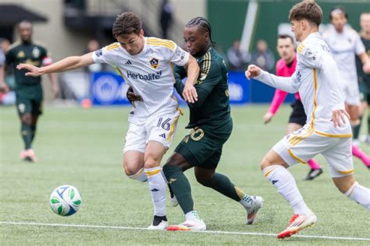 Christian Ram&iacute;rez Shines as LA Galaxy Battles Portland Timbers