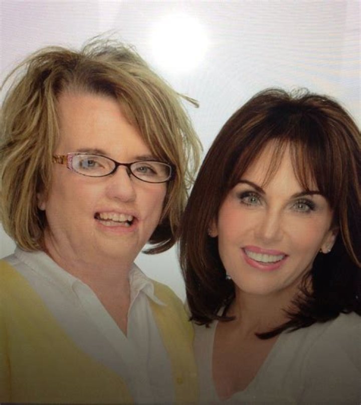 Exploring the Fascinating World of Robin McGraw and Her Twin Sister