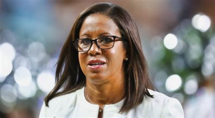 Lisa Salters Jeans: A Blend of Comfort, Style, and Sustainability