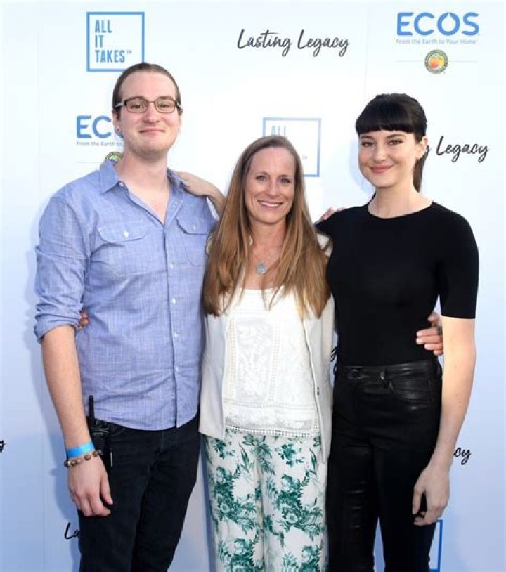 Lori Woodley: The Multi-Talented Star Shining Bright in Hollywood