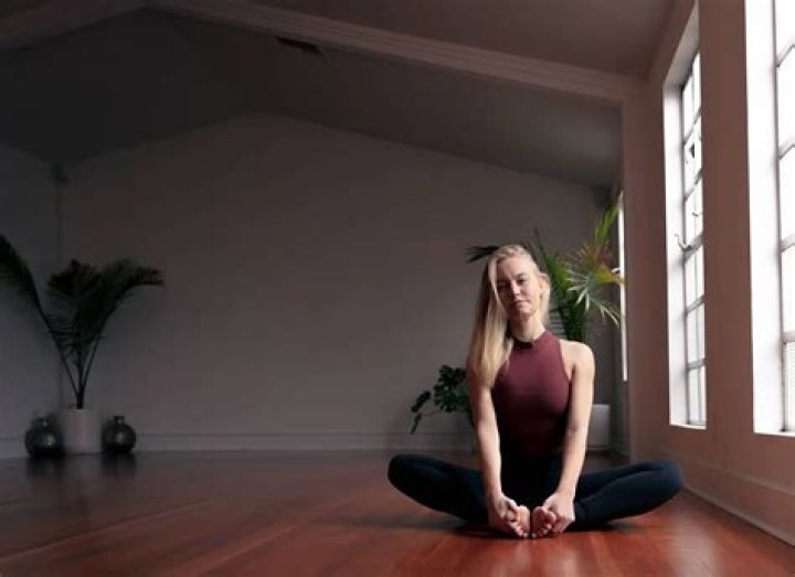Luna Sheen Yoga: Mastering Mindfulness and Flexibility