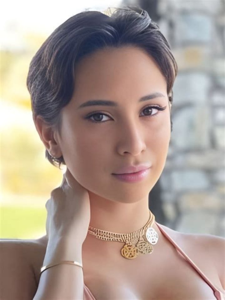 Veronica Perasso Nudes: Debunking Myths and Understanding Privacy in the Digital Age
